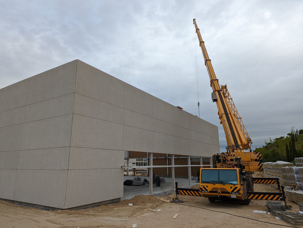 No es por quejarnos, pero sí les pedimos que no mientan:

❌Miles de familias con sus <a href="/CtrosPublicosYa/">Centros Calidad</a> en obras, con barracones o pendientes de iniciar su construcción.
❌80.000 estudiantes sin plaza en FP.
❌Ratios elevadísimas.
❌Falta de profesorado.