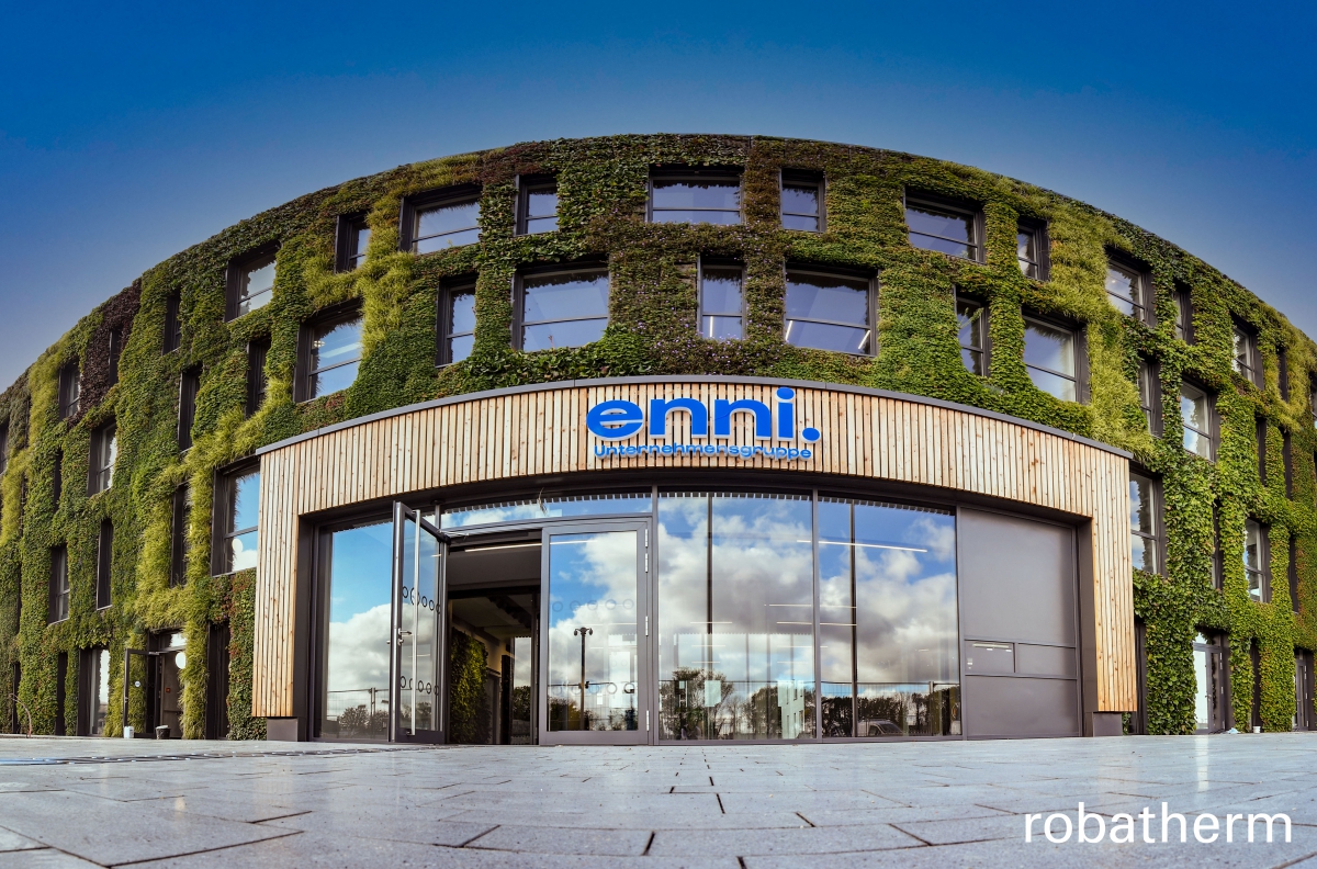 Another robatherm reference: The office of Ennie bears one of the most extensive greened façade surfaces in Germany.  | Eine weitere Referenz von robatherm: Das Bürogebäude von Ennie in Moers trägt eine der größten begrünten Fassadenflächen in Deutschland. robatherm.com/en/references/…
