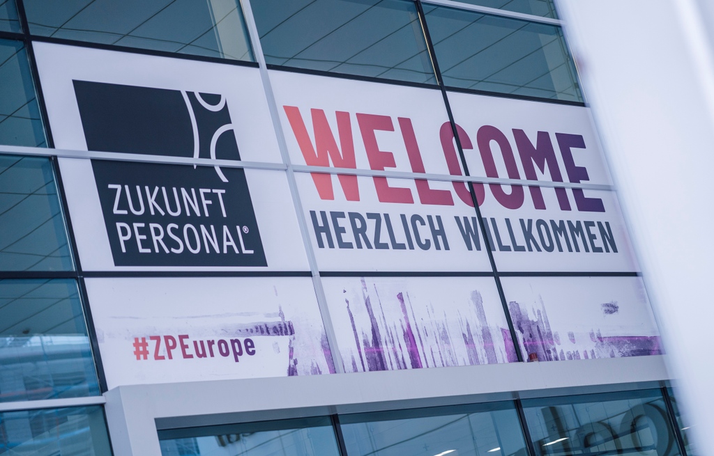 ZP_Universe's tweet photo. //ZP Europe

Willkommen zur Zukunft Personal Europe 2022 wir freuen uns das Sie so zahlreich erschienen sind und noch kommen werden. Die Messehallen füllen sich und die Stimmung nach so langer Zeit könnte nicht besser sein. :) 

#zukunftpersonal #zpe22 #zpeurope #zp365 https://t.co/HmAix557Iy