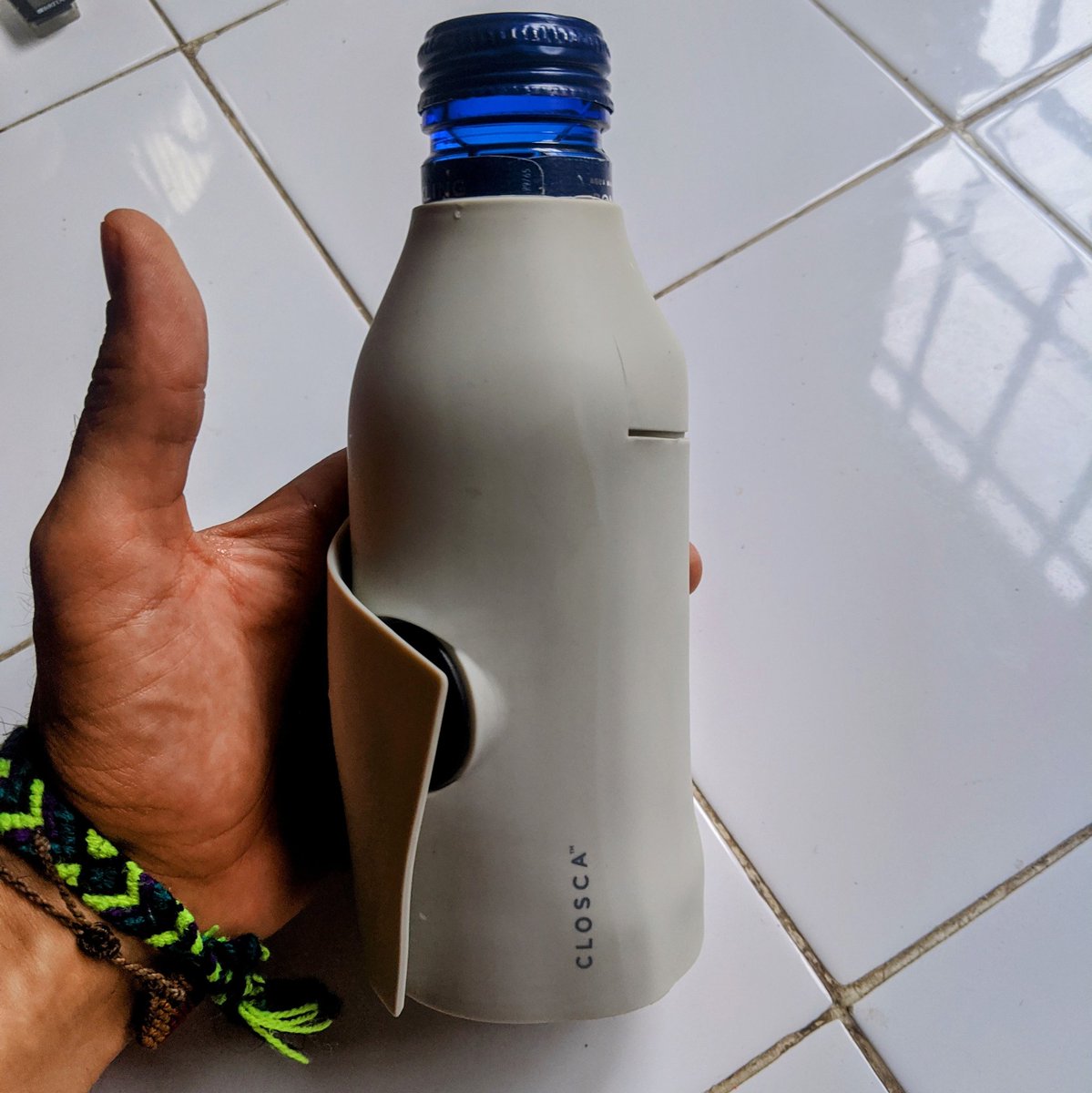 EduMerch's tweet photo. Se me rompió la botella de @closcadesign hace 3 años y lamentablemente está excelente firma preocupada por el eco diseño no ofrece recambios de lo que es la botella de vidrio de boro silicato para remplazar la pieza... ¿Solución? XD https://t.co/ZOdiwXMXJF