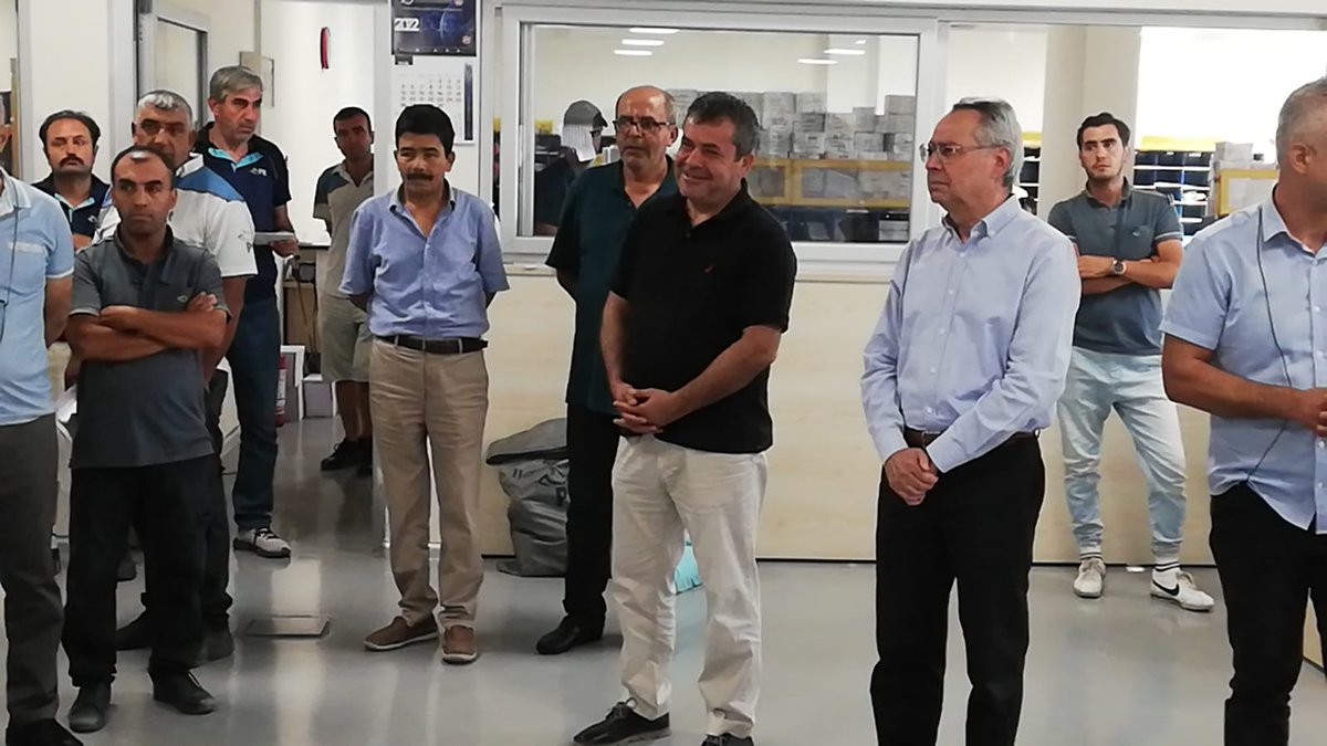 Birleşik Kamu-İş Konfederasyonu Genel Başkanı Mehmet Balık <a href="/m_balik/">Mehmet BALIK</a> ile Akdeniz Posta Dağıtım Merkezi'nde taşeron ve sözleşmeli işçilerimizin sorunlarını dinledik. İşçilere bir an önce hakkı olan, emeğinin karşılığı olan kadro verilmelidir.
Eşit işe eşit ücret #pttihslilerekadro