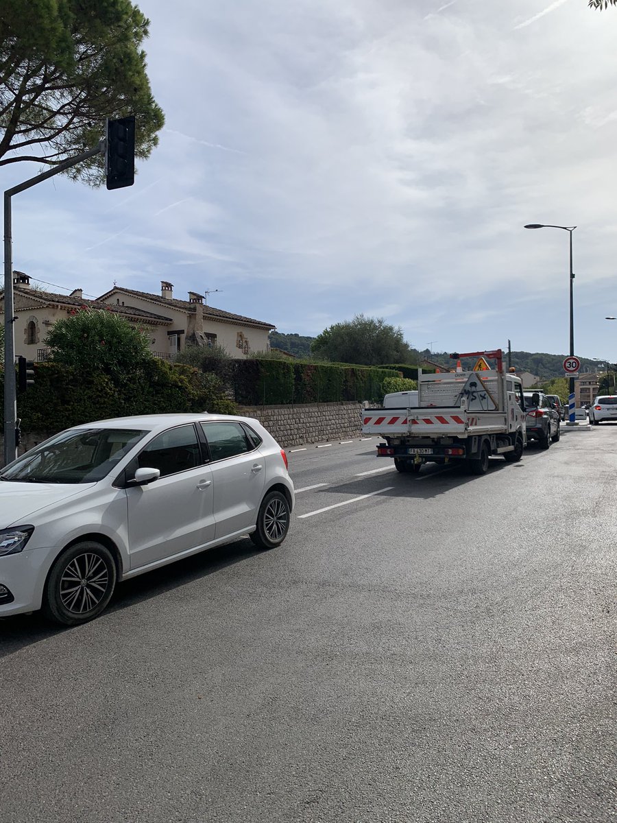 DShire_Event's tweet photo. Nouveau parking 😡 @MouansSartoux ? @ChoisirLeVelo #velononrespecte https://t.co/aIZmgiDqsG
