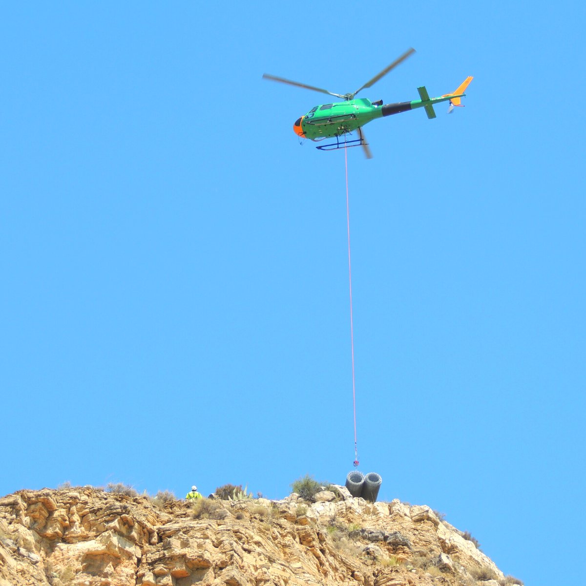 alotark's tweet photo. 🚁Servicio de #gestiónpatrimonial técnica desarrollado a medida para @Endesa.
PROYECTO⇒Hemos diseñado, gestionado y ejecutado una intervención para minimizar los riesgos de desprendimientos en un solar, propiedad de @Endesa, ubicado en un talud en #Mequinenza.
@geoneu_risk https://t.co/5J1PzlJzMM