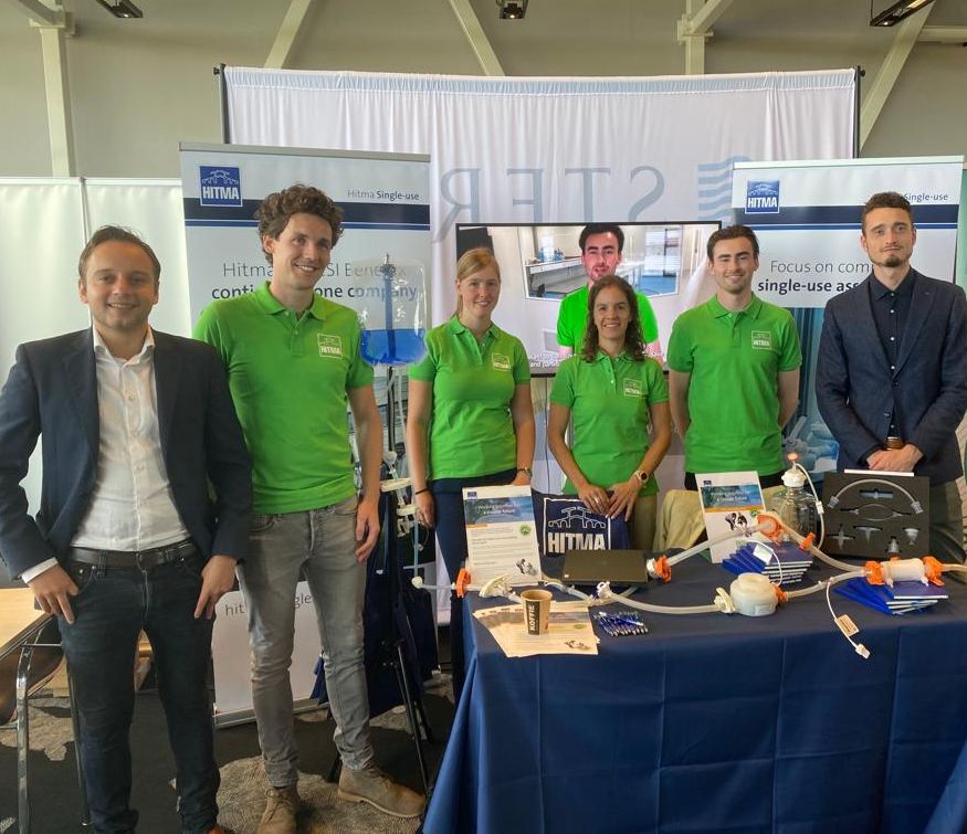 Vandaag staan onze collega's op het Single-use event in #Corpus Leiden. Je herkent ze aan de groene 'Single-use wordt circulair t-shirts'. ♻ Ben je erbij? Vraag ze dan gerust waarom ze het Hitma-blauw hebben verruild voor opvallend groen. #farmacie #circulair