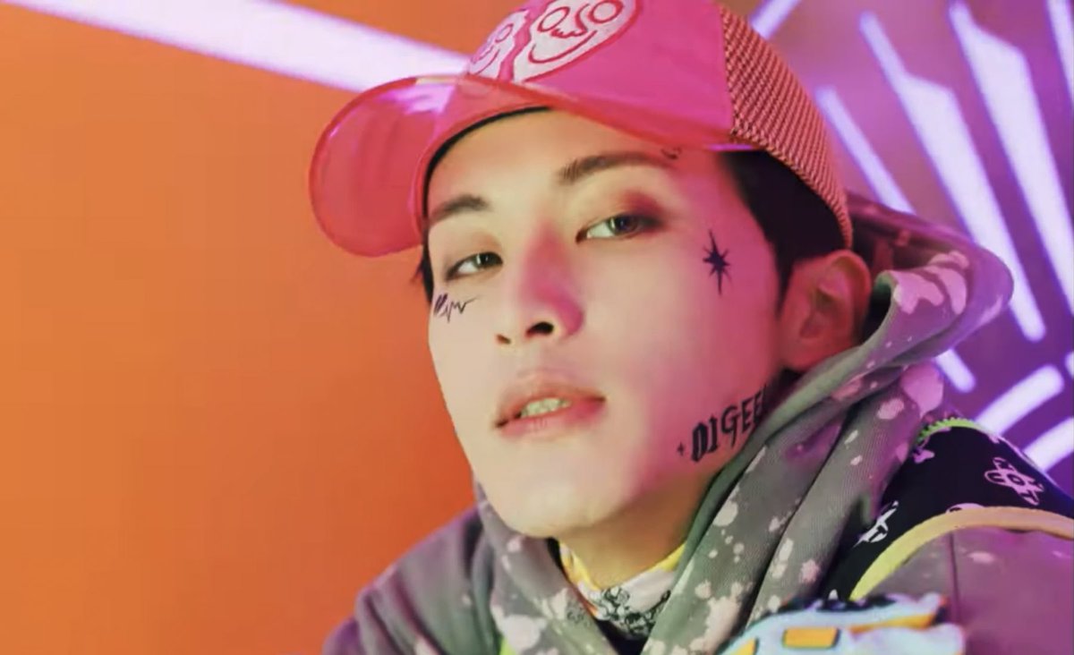 LOOKSMKL's tweet image. 2 BADDIES TEASER #MARK