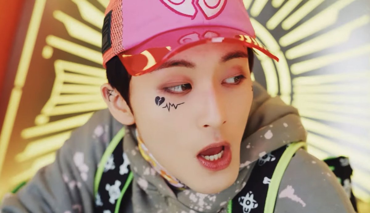 LOOKSMKL's tweet image. 2 BADDIES TEASER #MARK