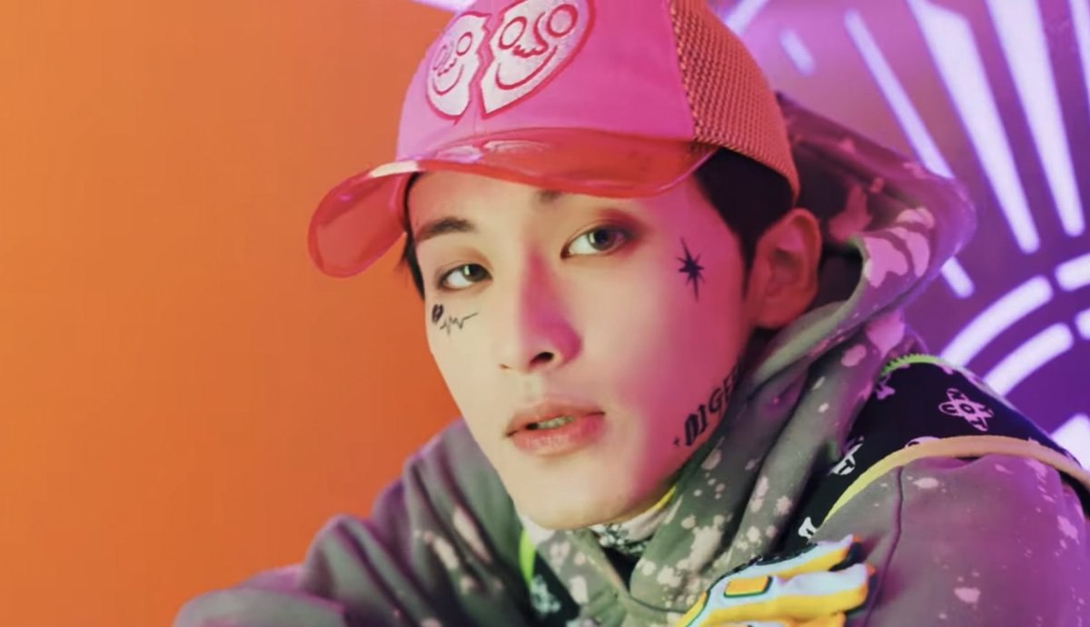 LOOKSMKL's tweet image. 2 BADDIES TEASER #MARK