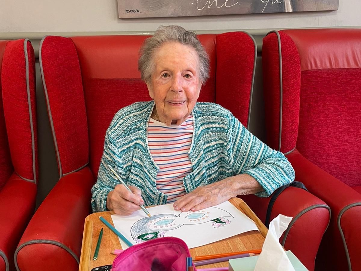 A Notting Hill Carnival-inspired celebration gave Residents a summer event packed with fun in August. Find out about their homemade celebrations here: buff.ly/3BdLcFJ 

#carehome #carehomes #romfordcarehome #nottinghill #nottinghillcarnival #carnival