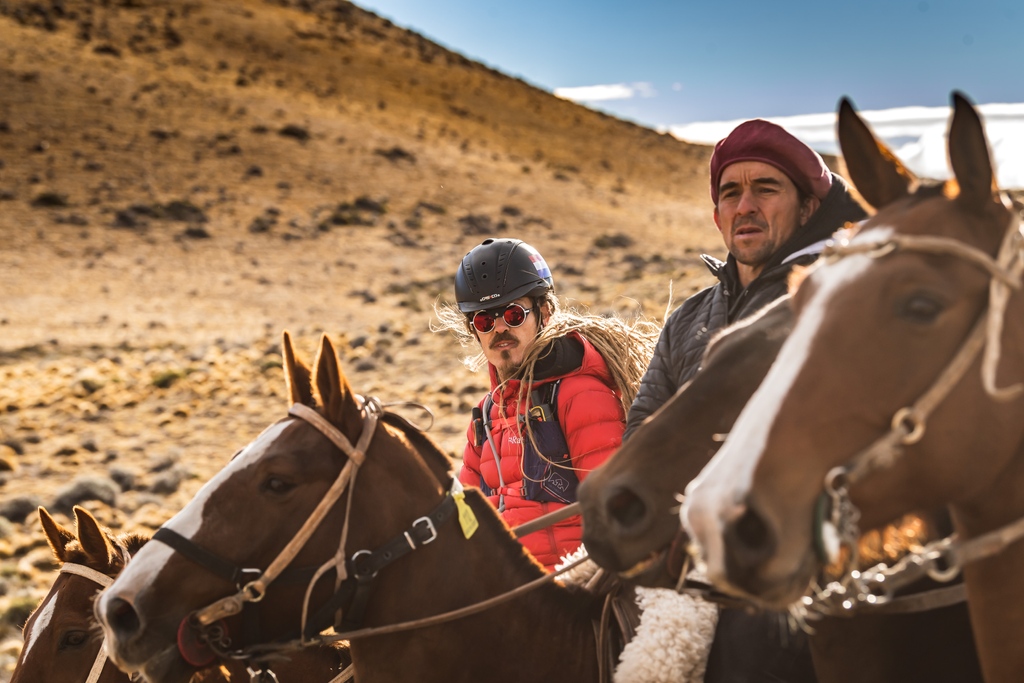 gauchoderby's tweet image. Daniel Van Edene locked, loaded and ready to tackle pre race training of the Gaucho Derby with Carlos Castro.

#GauchoDerby

Photo by @sarahfarnsworthfieldsports