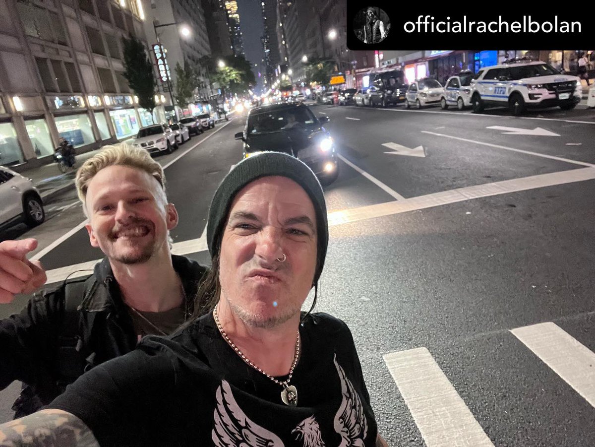 UnitedWRJapan's tweet photo. Posted @withrepost β’ @officialrachelbolan βIβll meet you at the park at 11 and donβt be lateβ. Soon it will all make sense. #nyc #newyork #newyorkcity #nowherelikeit #whenthelightscomeon
#SkidRow https://t.co/nAMIhigdHQ