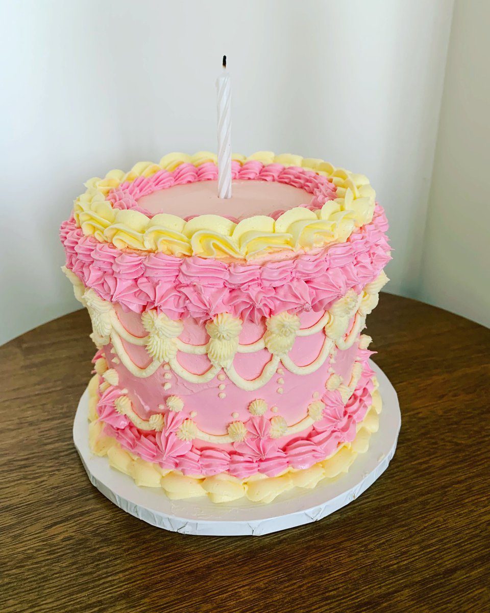Clintons_Cakes's tweet photo. Going old school this week @clintons_cakes with a Lambeth style cake #cake #cakedecorating #lambeth #lambethcake #oldschool #adelaide #adelaidecakes #cakesofadelaide #buttercream #buttercreamcakes #piping #swirls #style #foodie #foodieofadelaide  #pink #birthdaycake #birthday https://t.co/bxbJzqQwkG
