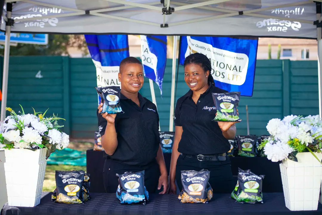 Batcavemedia263's tweet photo. Big smiles 😁 at the National Foods Holding stands as they show case their new products including Sesame Snax, Organica, Popticorn🍿, Nutri Active Instant Porridge, King Kurls and Animax🐶🐕 Superior.

📍 @stgeorgeszimbabwe 

#batcavemedia https://t.co/9tVoBINakz