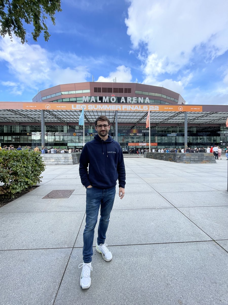 STADLER_VOELKEL's tweet photo. 🎮Previous weekend the #LEC finals were held in Sweden.🇸🇪🥇
Our associate and eSports enthusiast @G2Problemy followed the Event live from the Malmø Arena. 🏟
With his background in eSports he‘s a perfect fit for the #team of our partner, @UrimBajrami_ !🎮
🏆This is eSports.💯 https://t.co/ZzHV5zii5q