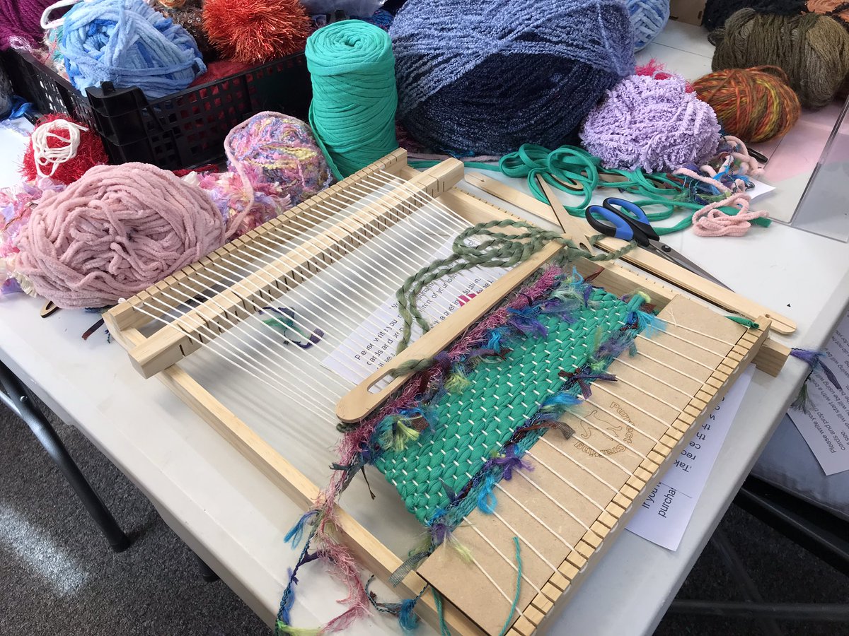 Elliott_Hi_St's tweet photo. A busy #HeritageActionZone week @ForTyldesley so far with @heritageopenday workshops galore - here’s some of our loom weavers as they pay crafting homage on Elliott Street to Tyldesley ancestor John Buckley
#HeritageCrafts #HandLoomWeaving #BuckleyWaterFountain @HistoricEngland https://t.co/fwuqJEvOH5