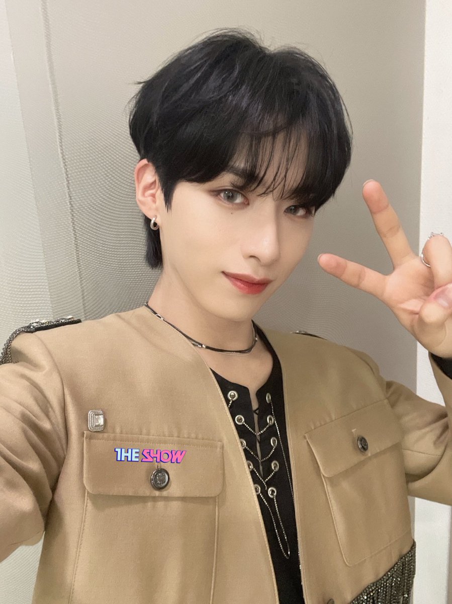 buppycafe's tweet photo. 🐰🐶 | 220913 | keonhee and xion selcas for the show

Drop your votes on starplanet ToMoon 💪🏻🔥

#KEONHEE #XION #원어스 #건희 #시온 https://t.co/YH9rVDy81T