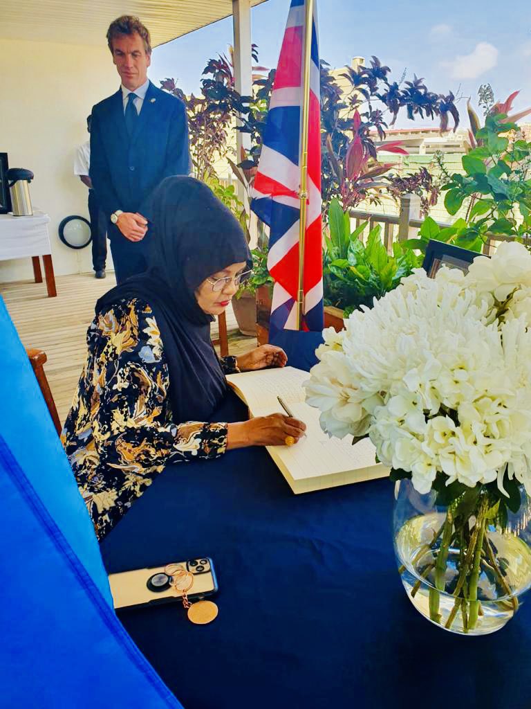 Sadia Yasin Samatar (@honsadiasamatar) on Twitter photo This morning I paid my respects and signed a book of condolence at the <a href="/UKinSomalia/">UK in Somalia🇬🇧🇸🇴</a> — in memory of Her Majesty Queen Elizabeth ll. During this time of grieving, I extend my deepest sympathies to Royal Family
and the. people of England. This morning I paid my respects and signed a book of condolence at the <a href="/UKinSomalia/">UK in Somalia🇬🇧🇸🇴</a> — in memory of Her Majesty Queen Elizabeth ll. During this time of grieving, I extend my deepest sympathies to Royal Family
and the. people of England.