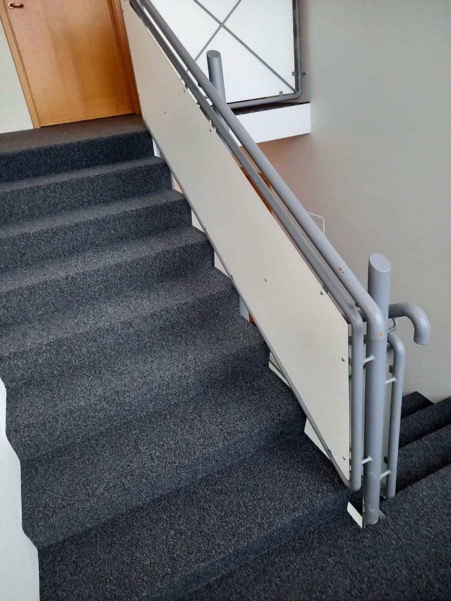 Við óskum íbúum að Lindarsmára 37, 200 Kópavog til hamingju með nýja gólfteppið. 
Þau völdu Eton Basic lit 76 á sameignina. 
parketoggolf.is/search/stigah%…