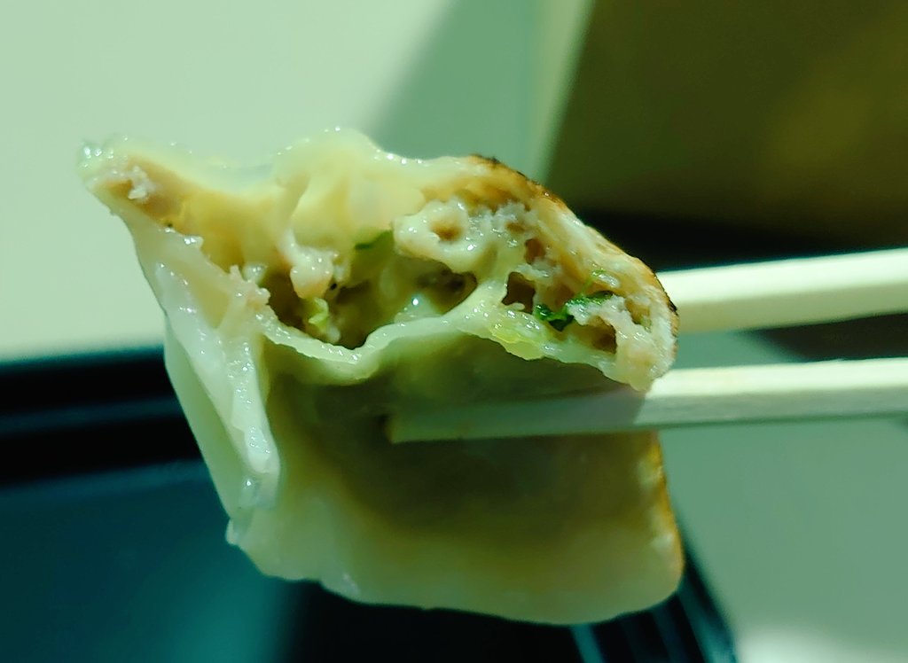 AO_DOSO's tweet photo. ほほう
これが噂のチーズ餃子
うめ〜
#OneDAfull
#UberTOKOYA https://t.co/0jbCWCFaZ9