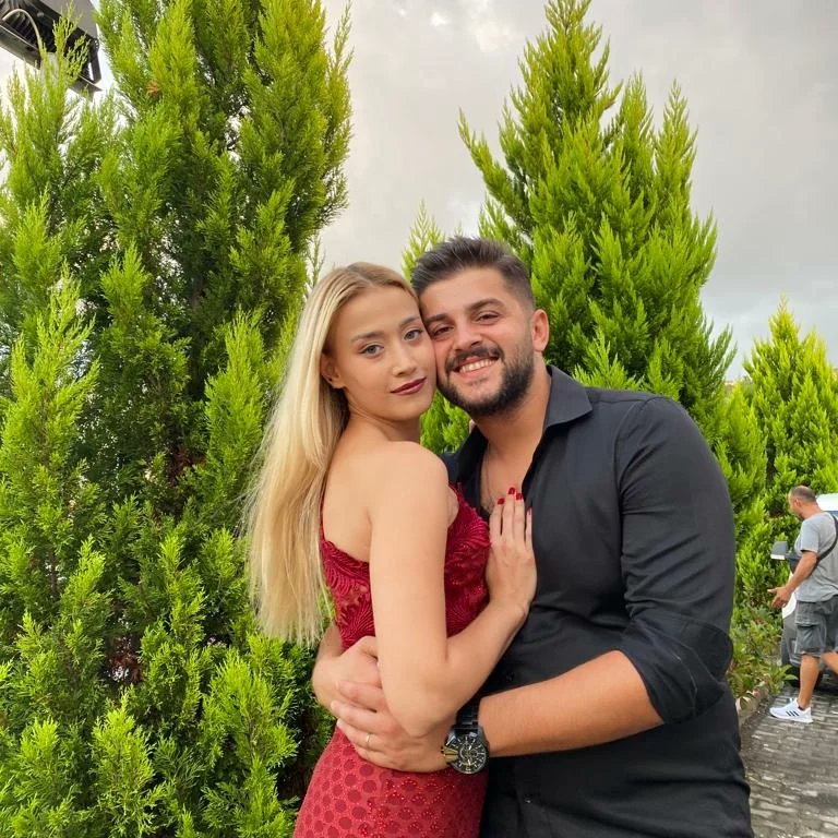 BeratBina's tweet photo. Rulet poker oynarsun beş yıldızli otel de. Ben pişpirik oynarum alti toprak kahvede, sen doğdun saraylar da ben doğdum mezere de senin eben beş doktor benim ki Hava nene benim ki Hava nene.. #OnurAtmaca
#Karadeniz
#Trabzon
#Yayla https://t.co/00WCuhErsM