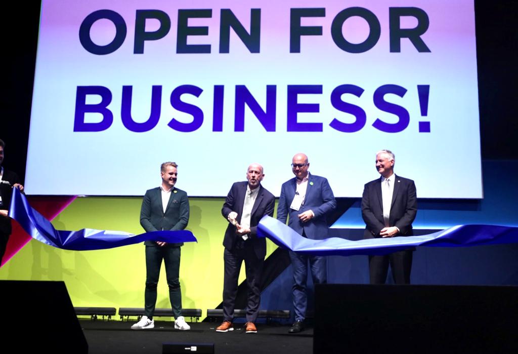 IAAPAEMEA's tweet image. The ribbon has been cut! The annual industry gathering IAAPA Expo Europe 2️⃣0️⃣2️⃣2️⃣ is open. Thousands of professionals came to London to connect, learn &amp;amp; rebuild the industry.

“We are resilient”
“We can help each other”
“We bring happiness - it’s so relevant now”

  #IAAPAExpos