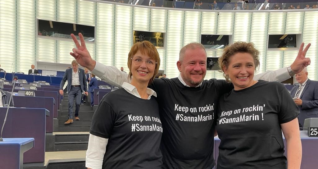 nicolabeerfdp's tweet photo. THIS IS EUROPE ! @MarinSanna 🇪🇺
For a liberal and openminded Europe, that's what we stand for! Keep on rockin' #sannamarin 🤘 @RenewEurope https://t.co/gx6BdTzP5W