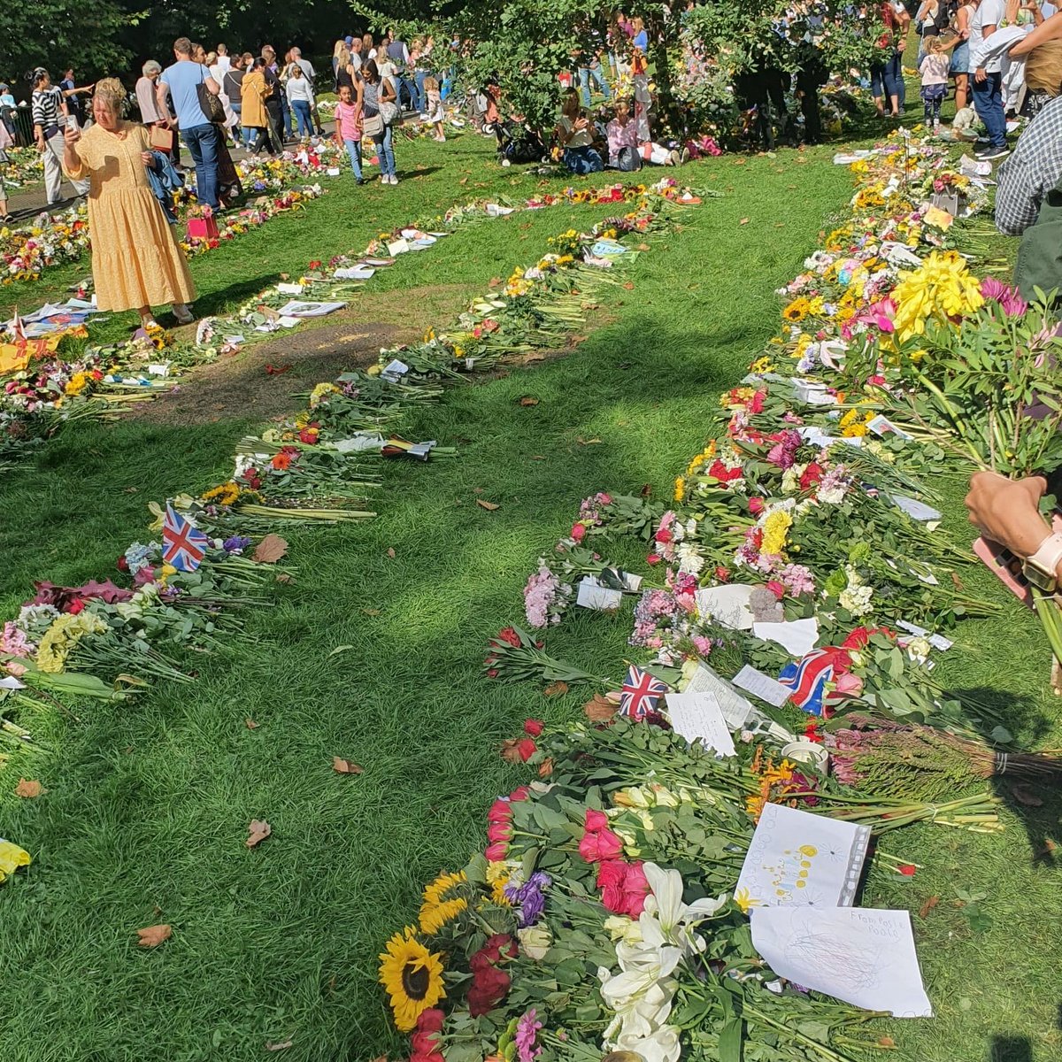 carestaff's tweet photo. π Queen Elizabeth II π
This morning, our London team have visited Green Park to pay their respects to her Majesty the Queen on behalf of Carestaff Solutions. Rest In Peace, Queen Elizabeth II. #carestaffsolutions #joinus #queenelizabeth https://t.co/Cet8VWlL3N