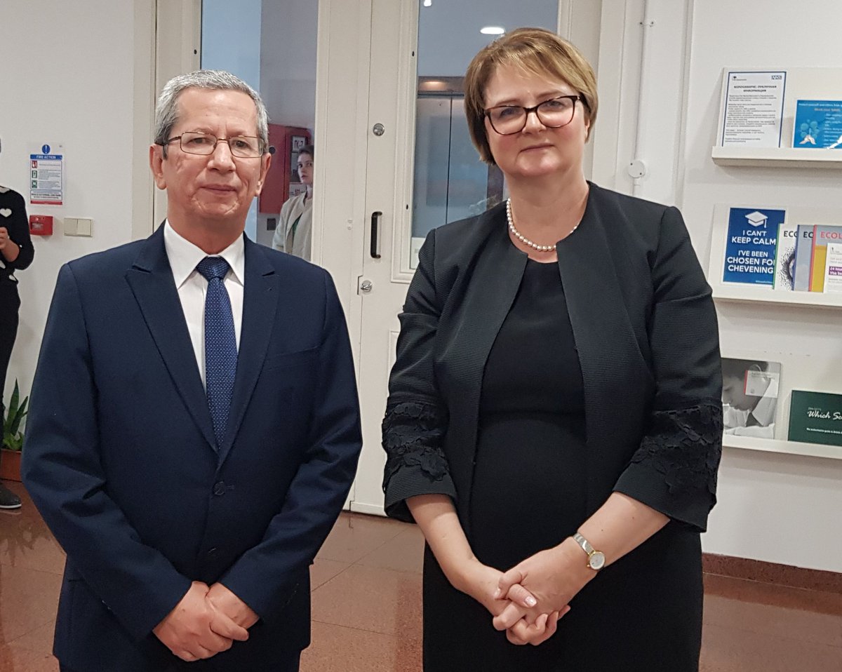 Visité la Embajada del Reino Unido de Gran Bretaña e Irlanda del Norte en Kazajstán, con el objetivo de firmar el libro de condolencias abierto con motivo del fallecimiento de Su Majestad, la Reina Isabel II. Transmití a la embajadora Kathy Leach nuestras sinceras condolencias.