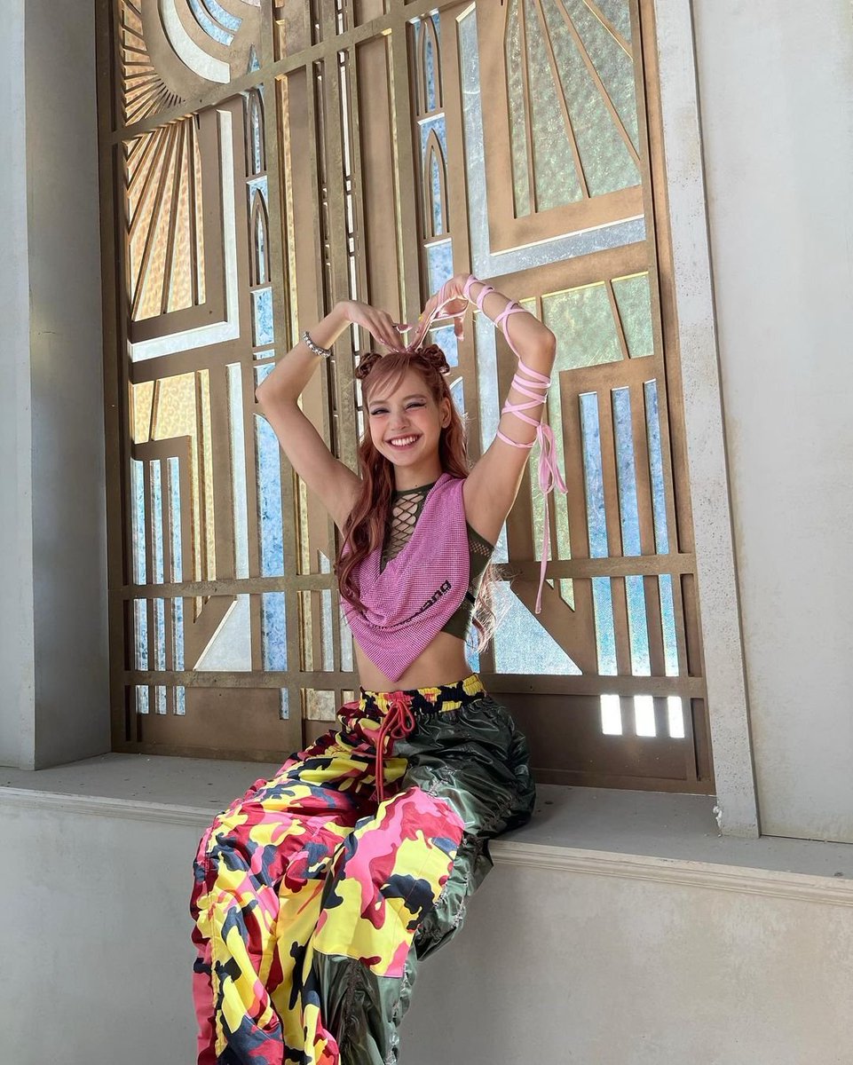 BLACKPINKGLOBAL's tweet photo. #LISA Instagram Update (2)

🔗https://t.co/WoBy4zrb9w

 #블랙핑크 #리사 @BLACKPINK https://t.co/N73wRxdNI3