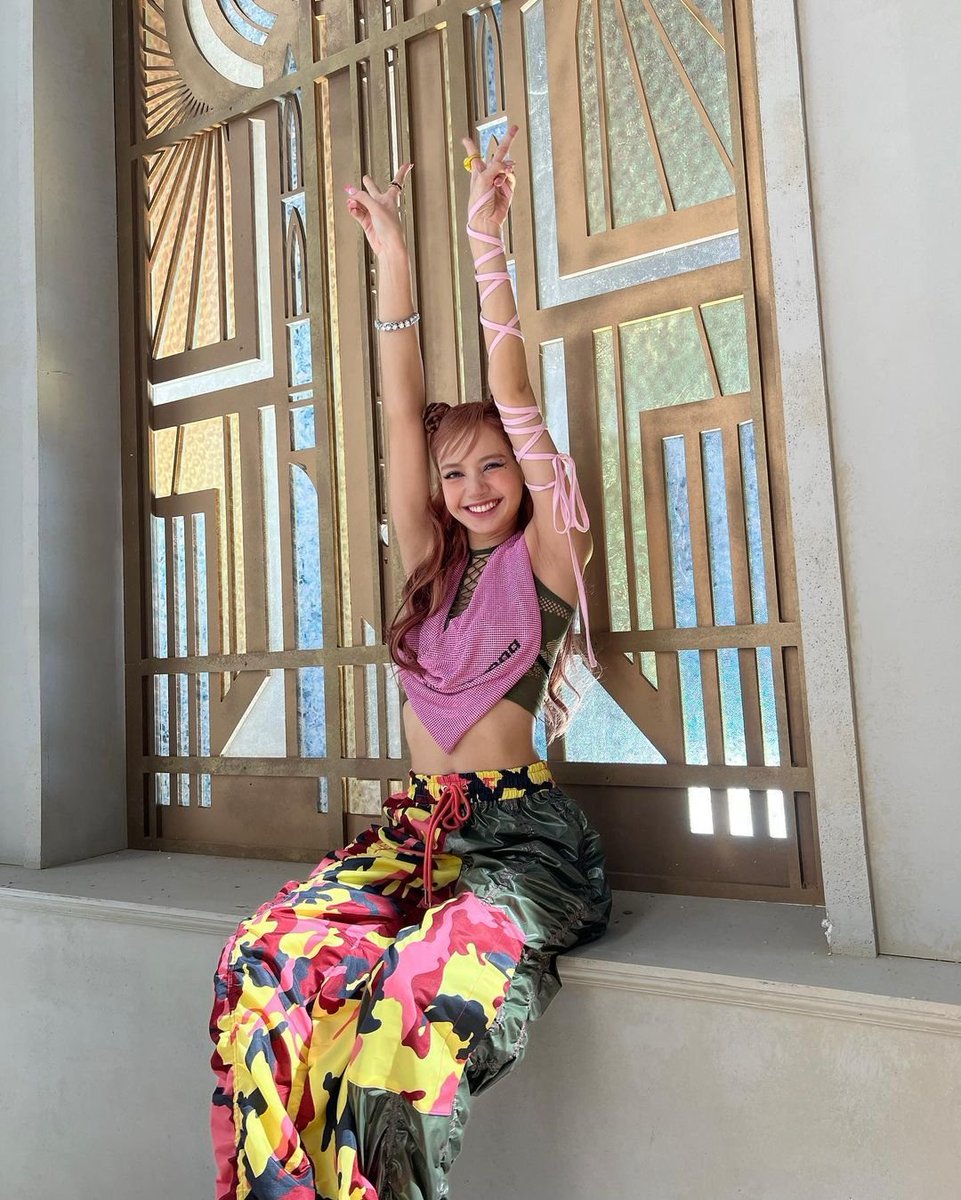 BLACKPINKGLOBAL's tweet photo. #LISA Instagram Update (2)

🔗https://t.co/WoBy4zrb9w

 #블랙핑크 #리사 @BLACKPINK https://t.co/N73wRxdNI3