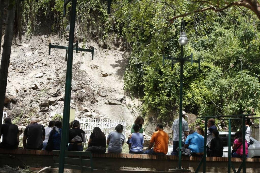 Titamara tweet media