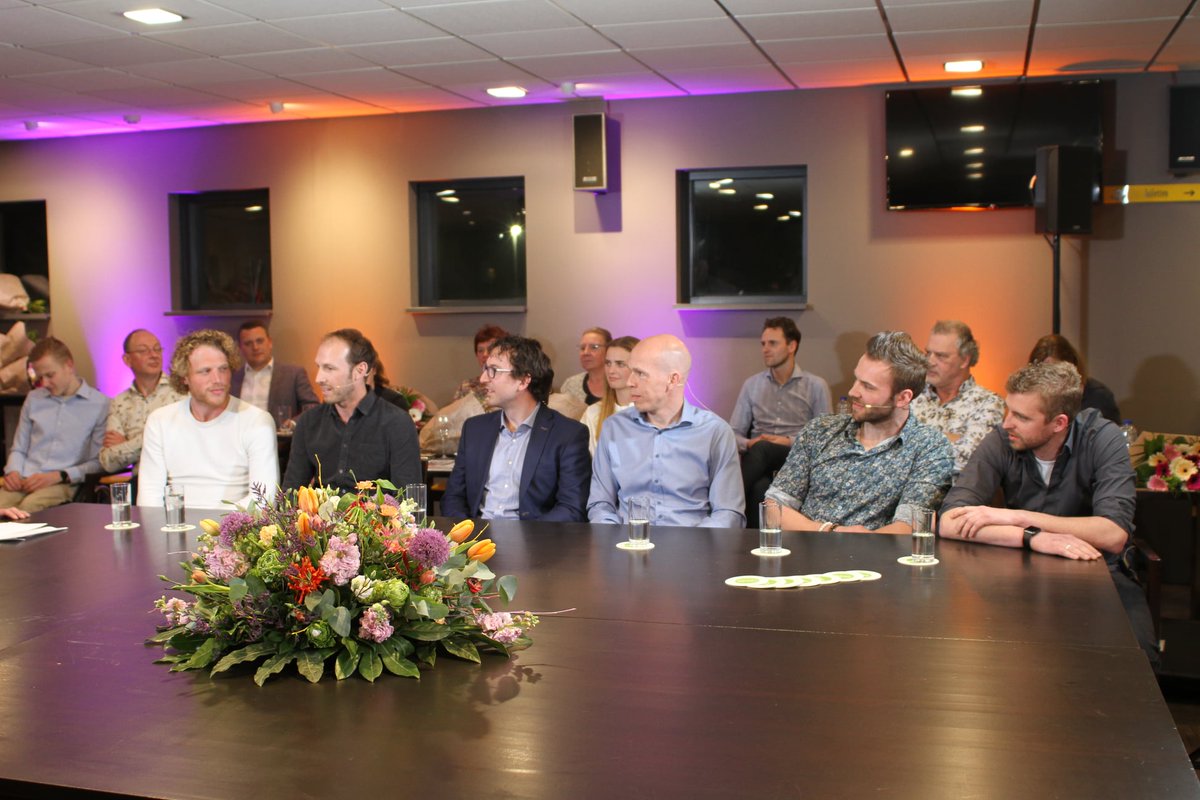 SportKatwijk's tweet photo. NETWERKBIJEENKOMST | Actief binnen sport/welzijn/zorg-sector? Stichting Sportpromotie Katwijk organiseert komende vrijdag 16 september een Avond van de Sport voor sportbestuurders. Deze vindt plaats in het sponsorhome van vv Katwijk. 

https://t.co/pZXqclTgo0 #avondvandesport https://t.co/fB0qjdvbPo