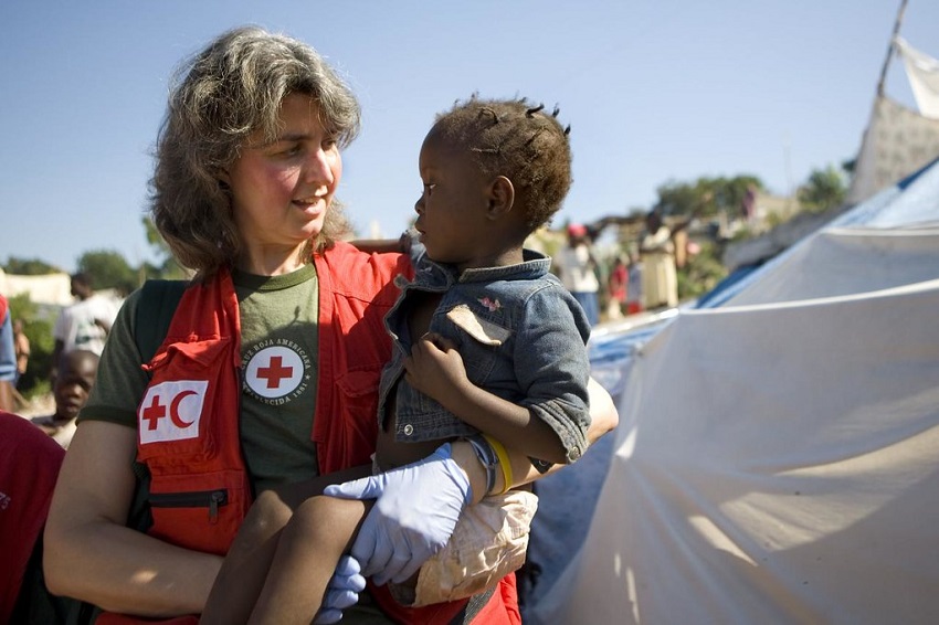 CETRI_'s tweet photo. Haïti: la fatigue de l’#humanitaire?
👉https://t.co/h1qy7HhtsW
#Haïti poursuit sa descente en enfer et l’ONU appelle à davantage d’aide. Mais les lunettes humanitaires tendent à occulter les pouvoirs et responsabilités, au risque de servir le statu quo.
Par @ThomasFrdric8 @CETRI_ https://t.co/SlxSrFiMz9
