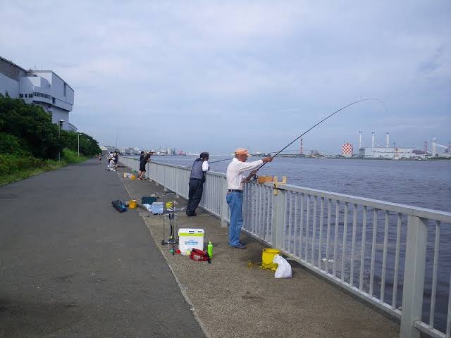 sayomora_360's tweet photo. まさか、轟と小田島の釣りショットがアップされると思ってなかったので探してみた🎣ここ、横浜のふれーゆ裏の公園かと思います。有名な釣りスポットらしくて「ふたりとも、ガチ勢じゃん」となって、笑っちゃった。轟ちゃんと小田島くん、これからも仲良く釣りしてて。 https://t.co/KjiQPVz0vF