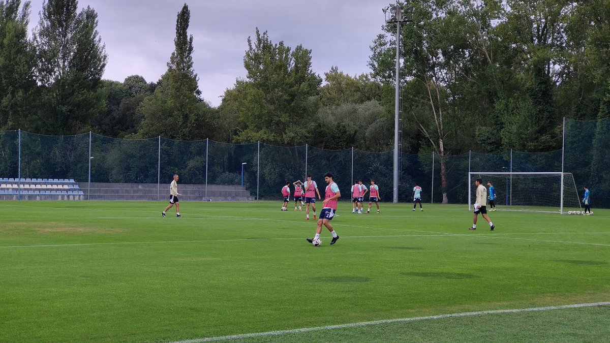 NOTICIA.
Novedades en el entrenamiento de hoy.

✅Pomares vuelve a entrenar con el grupo.
❌Bajas: David Costas y Viti.

Vía: <a href="/pablofg_21/">Pablo Fernández</a>
