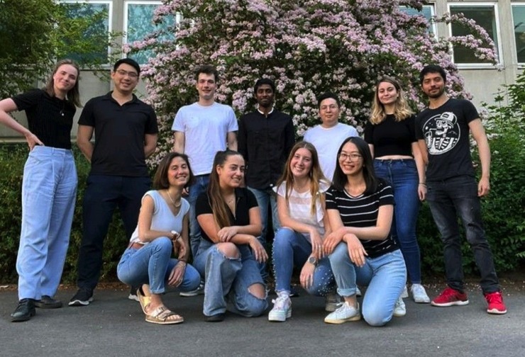 LucColemont's tweet photo. Always nice to give a @StopDarmkanker keynote for young, enthusiastic people 😉

#webinar for @iGEM_KULeuven students💙

Wish you all the best with your project! 🍀 #dothetest 🙏 https://t.co/W0mo2cWJVe