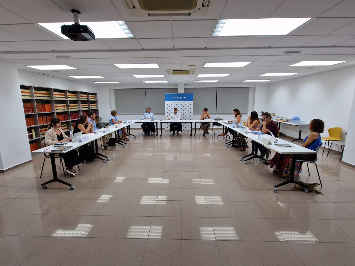 castellonplaza_'s tweet photo. ☕️ #DesayunoCP | La crisis sanitaria ha acelerado un proceso que ya llevaba años gestándose, que es el de la apuesta por la comunicación. Las y los expertos en este ámbito lo analizan con @castellonplaza_ y @DircomCVM https://t.co/3HYuVK7jgW