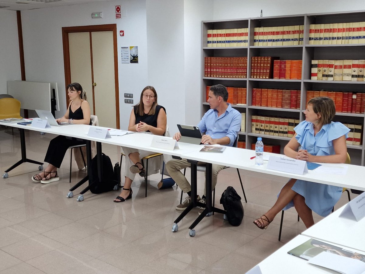 castellonplaza_'s tweet photo. ☕️ #DesayunoCP | La crisis sanitaria ha acelerado un proceso que ya llevaba años gestándose, que es el de la apuesta por la comunicación. Las y los expertos en este ámbito lo analizan con @castellonplaza_ y @DircomCVM https://t.co/3HYuVK7jgW