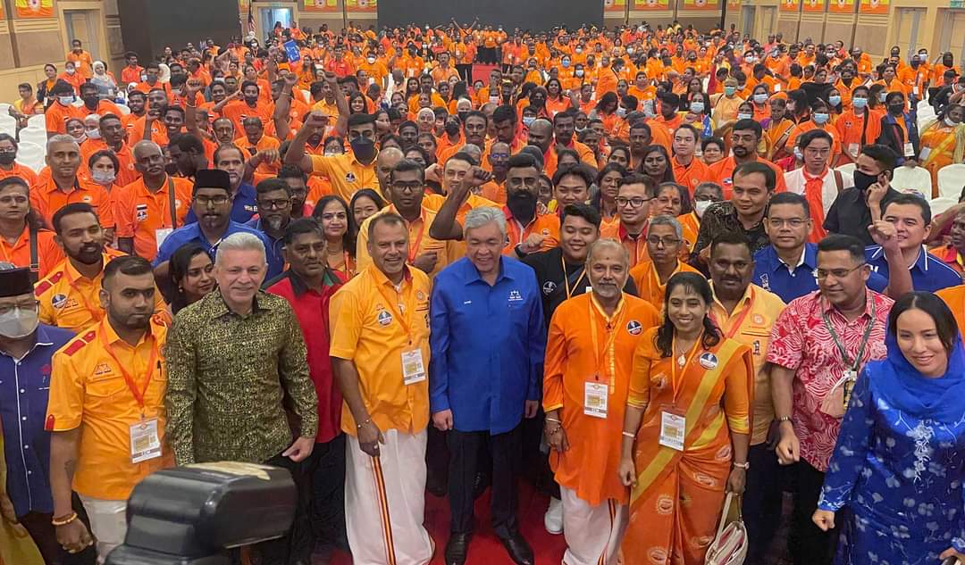 MakkalSaktiOrg's tweet photo. MESYUARAT AGUNG TAHUNAN PARTI MAKKAL SAKTI MALAYSIA YG KE-14 BAGI TAHUN 2021 TELAH DIRASMIKAN OLEH YB DS @DrZahidHamidi, YB PENGERUSI BARISAN NASIONAL MERANGKAP PRESIDEN UMNO.

@umnoonline @NajibRazak @WanitaUMNOMsia @Ayahanda_MD @mynewshub @barisanasional @tokmatn9 @ahmadmaslan https://t.co/kVujV4siIV