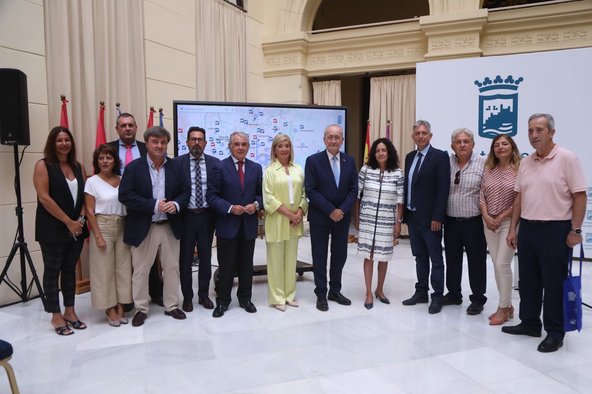 malaga's tweet photo. Más de 600 desfibriladores instalados en la ciudad gracias al programa #MálagaCardioprotegida. El Ayuntamiento ha publicado dos convocatorias de patrocinio para incrementar la red y cada año realiza la aportación de 60.000€ para adquirir nuevos DEAS y garantizar el mantenimiento https://t.co/G7r23OwMCs
