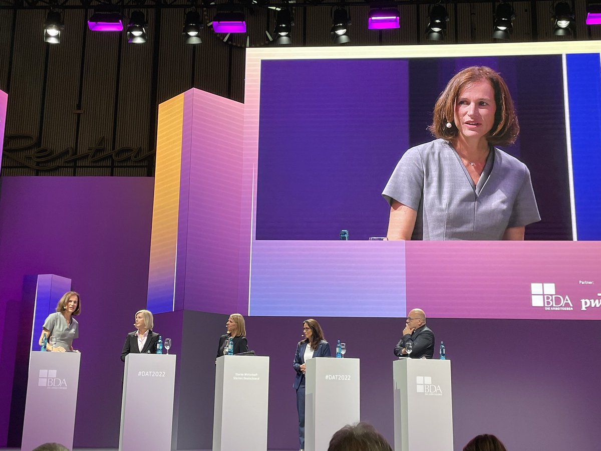 ‚Up- und Re-Skilling ist entscheidend, um ein krisenfestes Fundament für Deutschland zu gestalten’ - Judith Wiese, CPSO bei <a href="/Siemens/">Siemens</a> heute auf dem #DAT2022 #Nextwork #DigitalTransformation #Strukturwandel #Sozialpartner #WorkforceTransformation #FutureOfWork