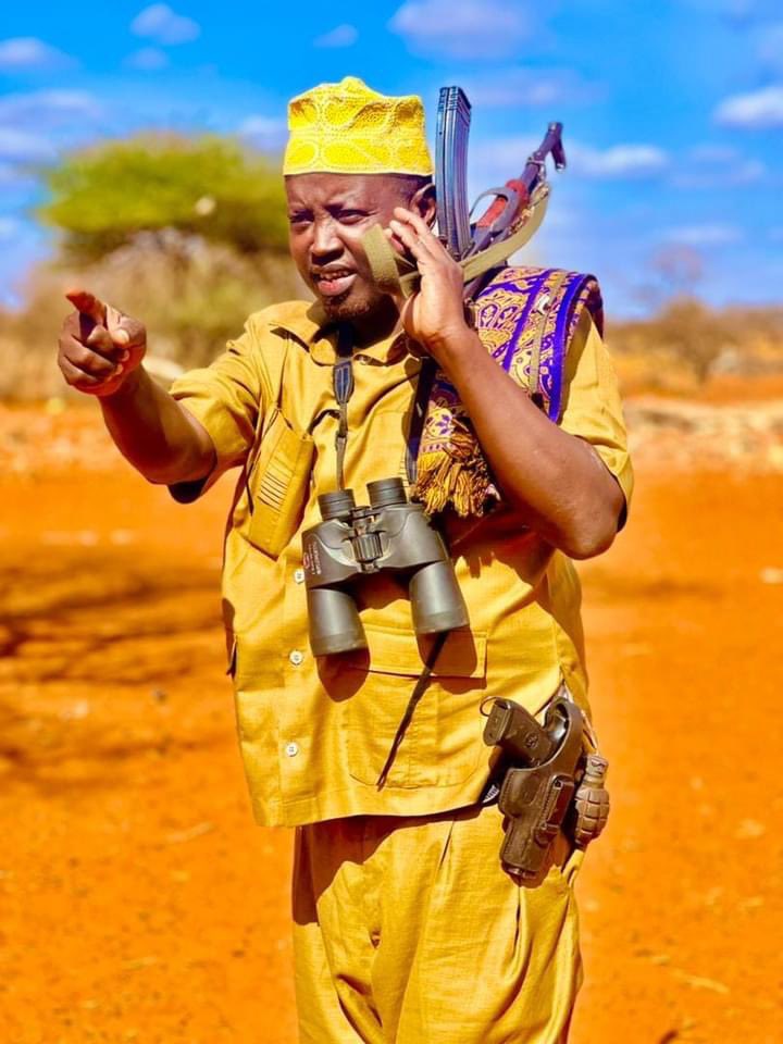 MAWareSO's tweet photo. This is Elmi Muhumad Barre. He is a Traditional Elder in Hiiraan, normally helping resolve disputes under the shade of a tree. After Al Shabaab destroyed &amp; poisoned wells, and massacred women &amp; children, he is leading the charge in protecting and liberating his people! https://t.co/CEEzOcd1Nz