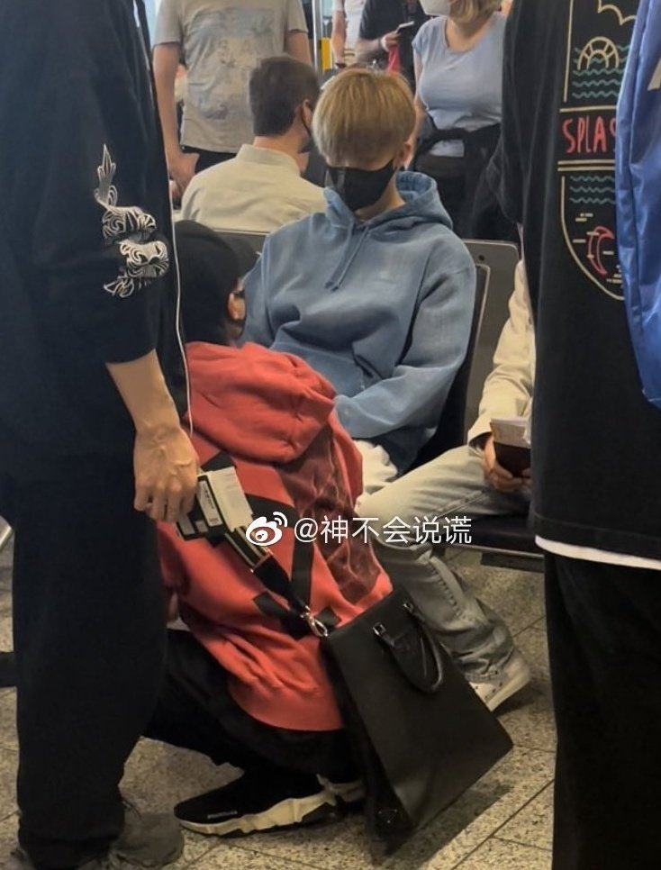 อยู่นิวยอร์ก😎💪            กลับเกาหลี🥺😭