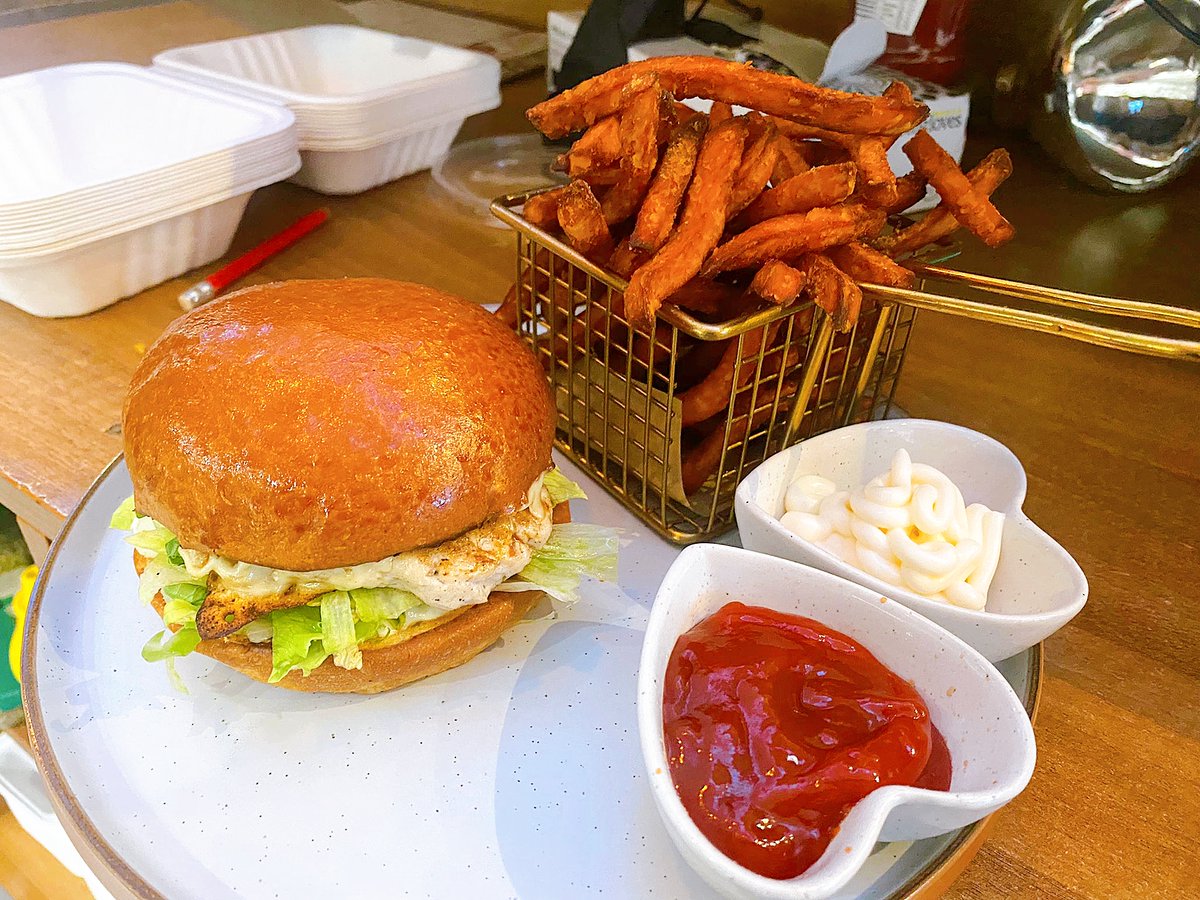 Rox Burger tweet media