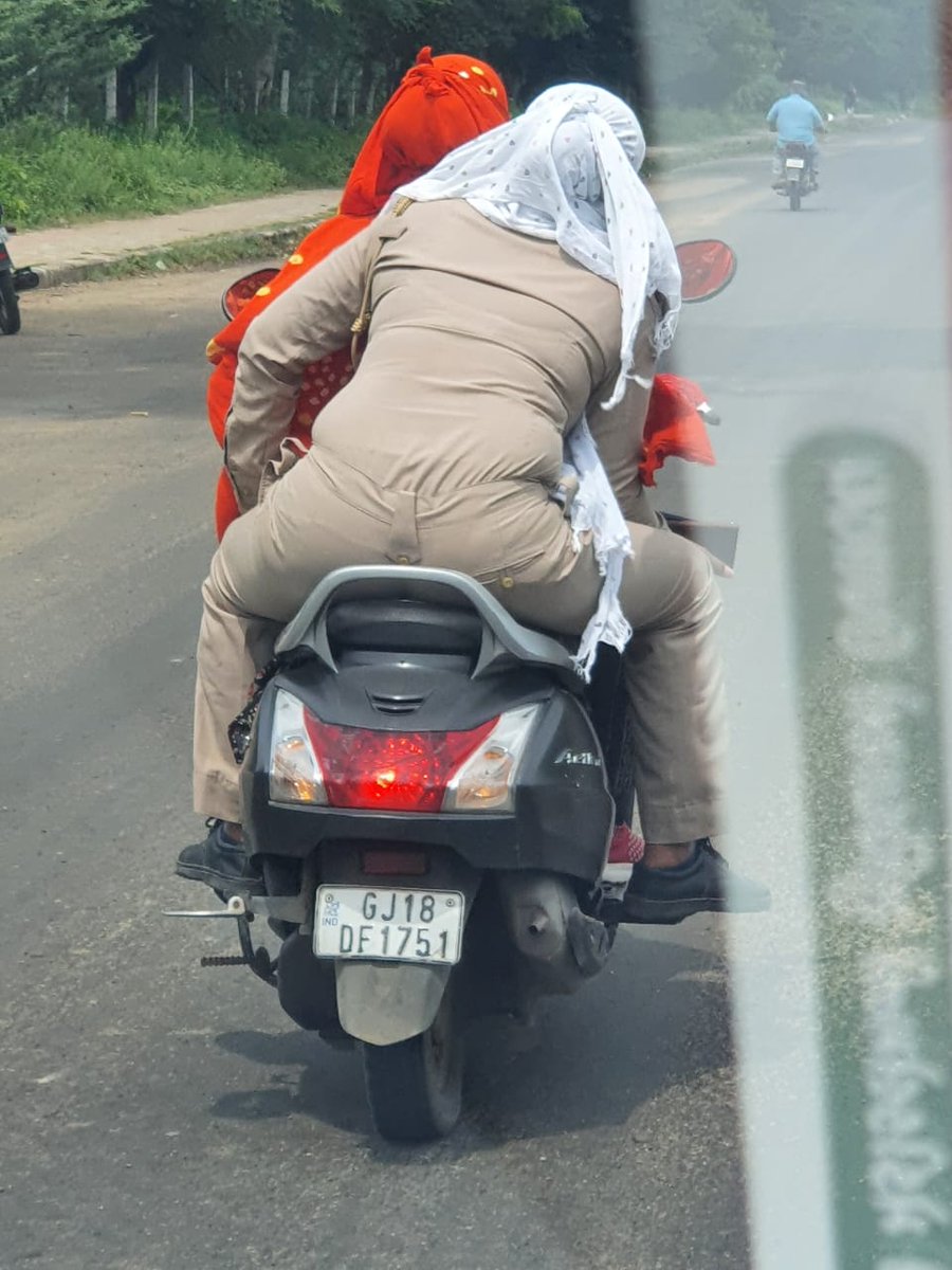 AVNISHP07's tweet photo. @GujaratPolice how much challan they should me handed over. As public servant of gujarat police is seen driving without helmet. #RoadSafety #letschange https://t.co/E22uV2Sabp