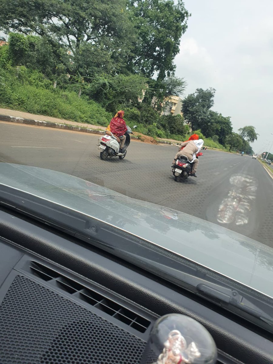 AVNISHP07's tweet photo. @GujaratPolice how much challan they should me handed over. As public servant of gujarat police is seen driving without helmet. #RoadSafety #letschange https://t.co/E22uV2Sabp