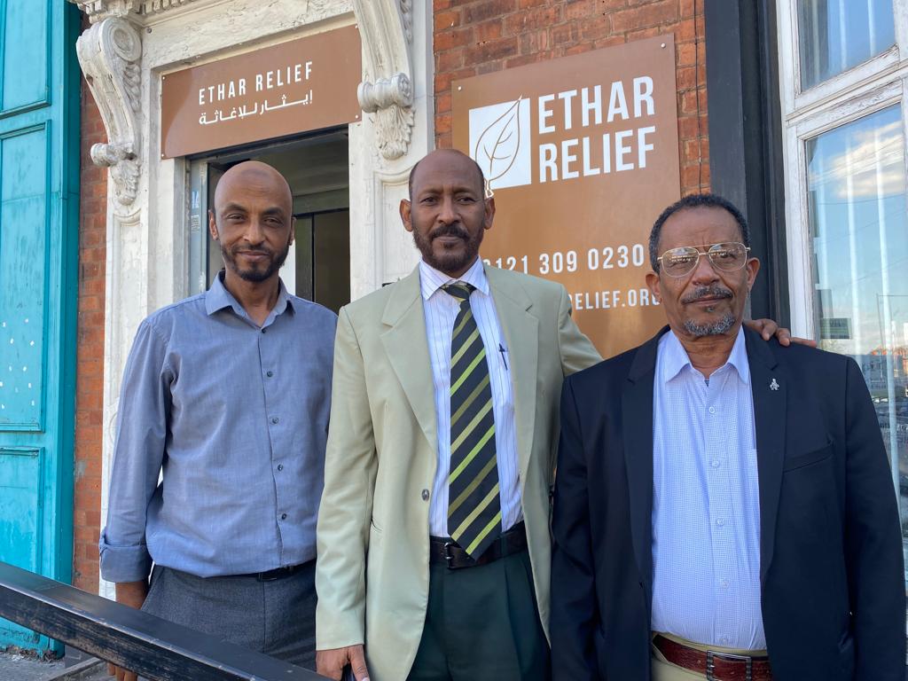 Ethar_Relief's tweet photo. A meeting of humanitarians: Ethar CEO Sultan Omar hosts representatives from Wedco, our valued delivery partner in Sudan. Building sustainable services for refugees. 

#Humanitarian #Ethar #WedCo https://t.co/5XLZPLvLni