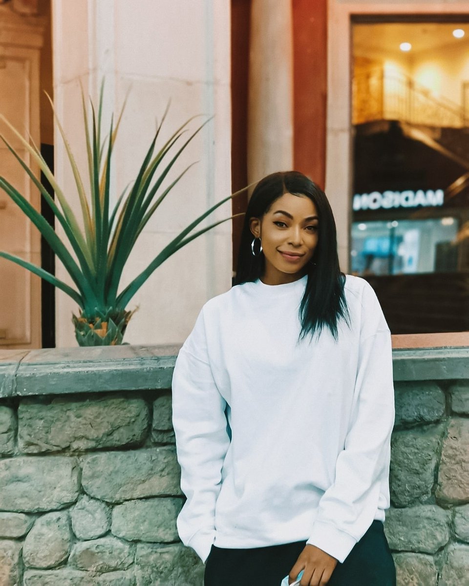 ROUGEUNIT1's tweet photo. Happy birthday to an award winning rapper @Rouge_Rapper as you enter the new chapter in your life may it be filled with God's blessings and guidance and may all your dreams come true. We love you so much QUEEN. We hope you're having a blissful day. Cheers to 30 🙏🏽🙏🏽👑💕💕💕💕😘🎉 https://t.co/tYHnpGvxL6