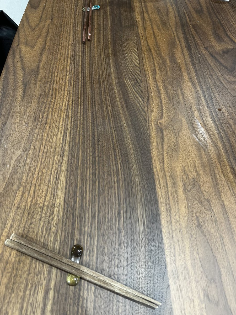 娘3歳、初めてのお箸置くお手伝い。どこぞから箸置きもセット。どこで習ったんだろう？？
#人生2周目？