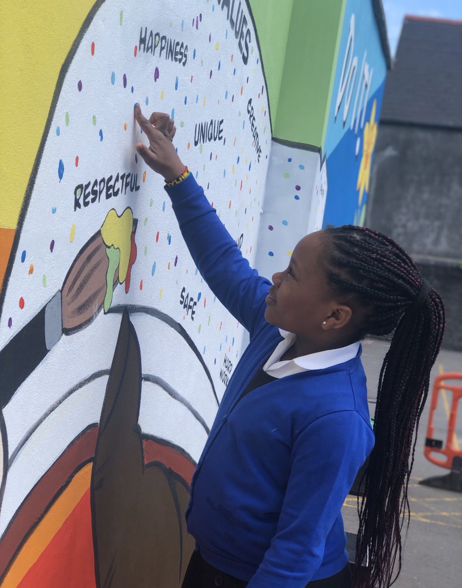 MegsMurals's tweet photo. Thanks for the follow @albanyprm ! Here’s a little throwback to last years mural with you🌈

Your pupils were amazing helpers!🎨 https://t.co/kt47bBHKJP