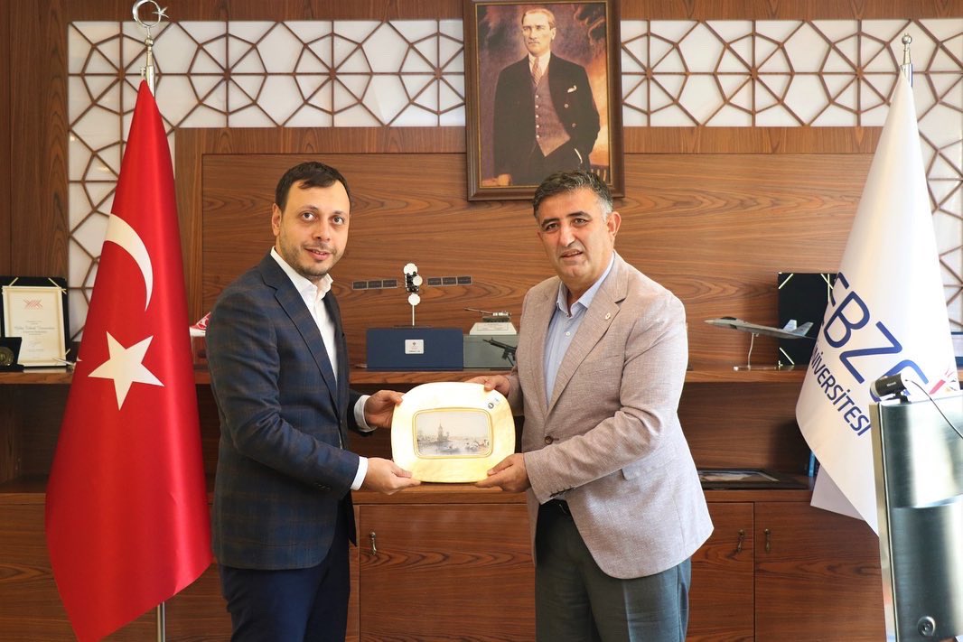 eyupozsoymv's tweet image. TOKKON Başkanımız ile birlikte @GtuEduTr Rektörü olarak atanan hemşehrimiz Prof. Dr. Hacı Ali Mantar Beyi ziyaret ederek, hayırlı olsun dileklerimizi ilettik.

Misafirperverlikleri için kendilerine teşekkür ediyorum. 

#YüzYüze100Gün